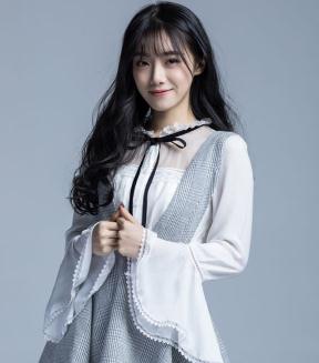 Rookie公布恋情事业爱情双喜临门！肉鸡女友是谁？